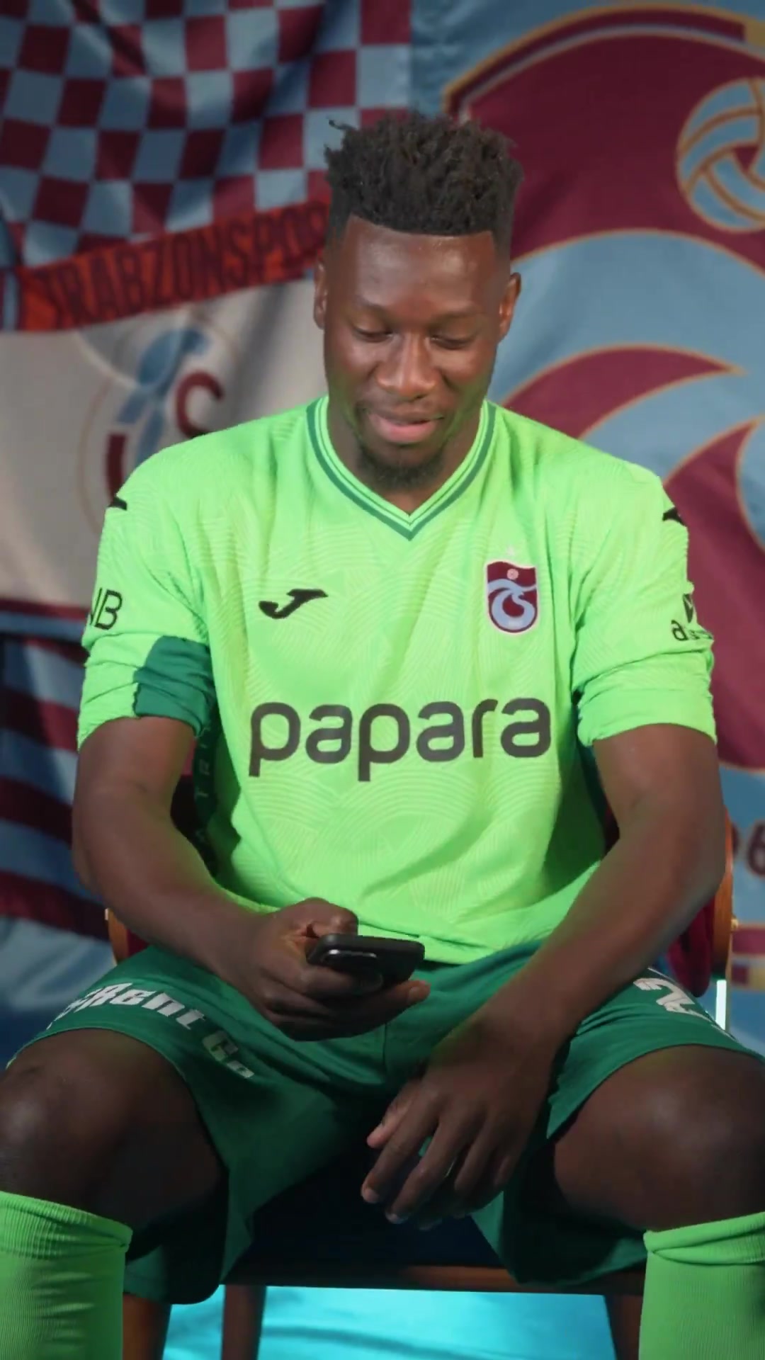 奥纳纳官宣视频：将手机壁纸更换，背景音乐是魔性的奥纳纳纳~