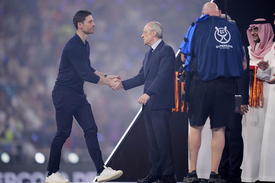PG模拟器在线试玩-阿隆索遭架空！欲祝贺巴萨夺冠遭叫回 姆巴佩带头反他+率全队离场
