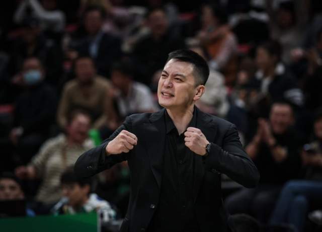 PG模拟器在线试玩-辽篮第一混子外援出现！场均仅5分还不被裁，杨鸣被障眼法欺骗了