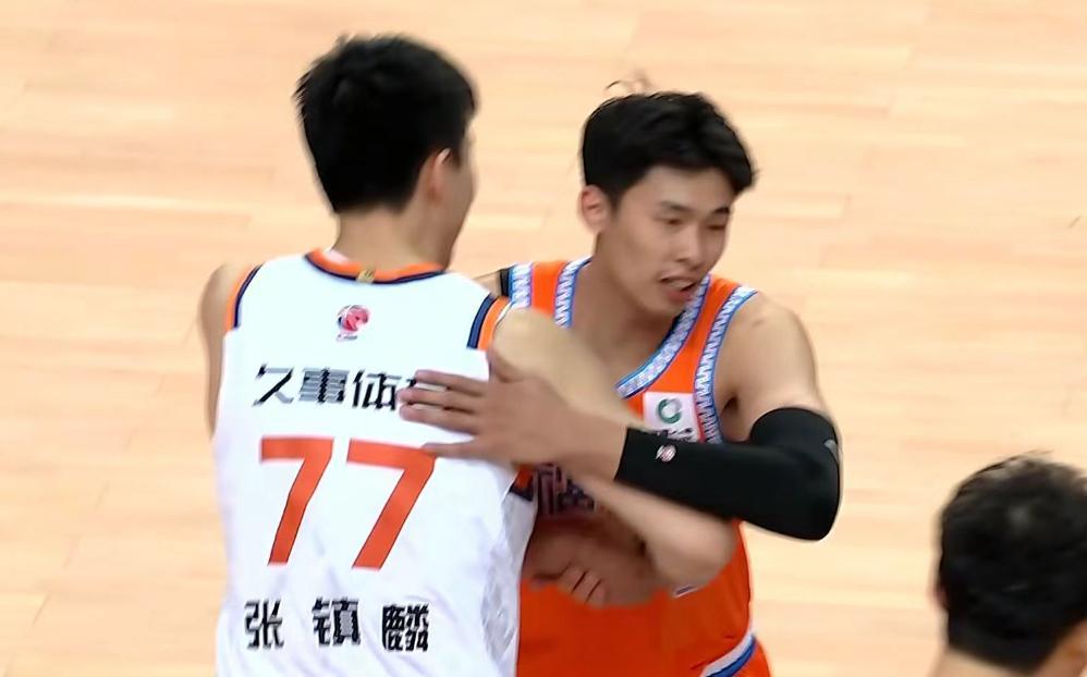 PG模拟器官网-上海男篮30分大胜，弗格36分大爆发，邹阳空砍18分6篮板4抢断！