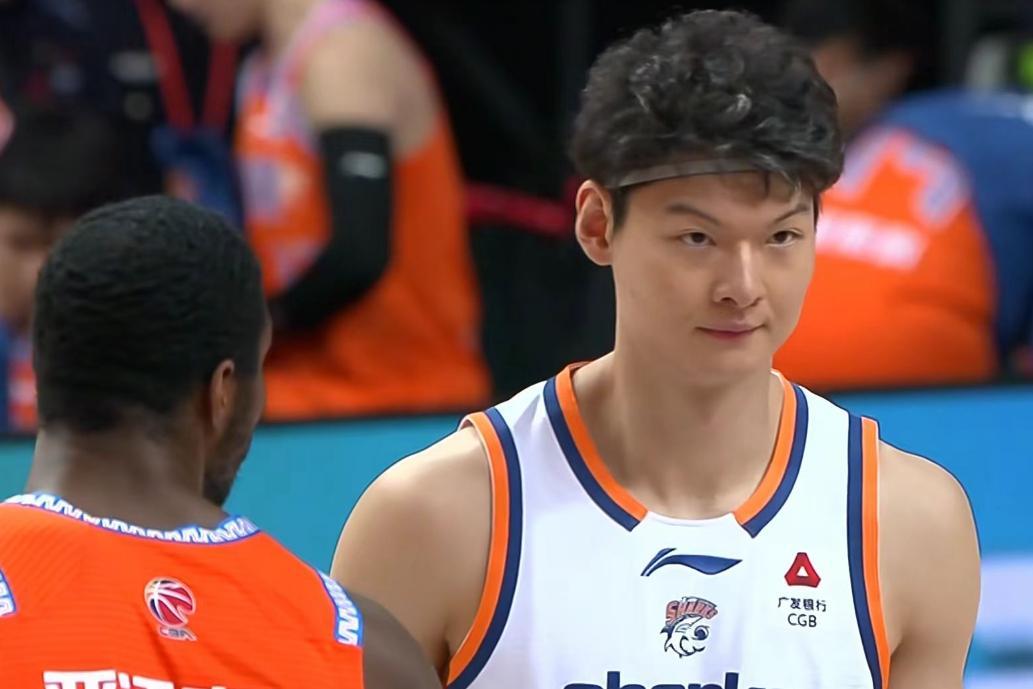 PG模拟器官网-上海男篮30分大胜，弗格36分大爆发，邹阳空砍18分6篮板4抢断！