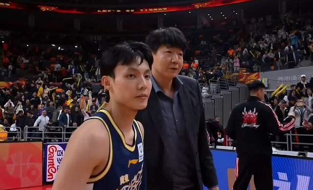 pg电子娱乐平台-伤势不乐观，依旧去报到！杜锋爱徒好样的，郭士强会留下他吗？