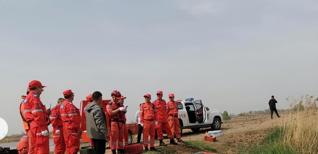 扫墓发生惨案!2人当场死亡,现场惨不忍睹,原因曝光,网友炸锅